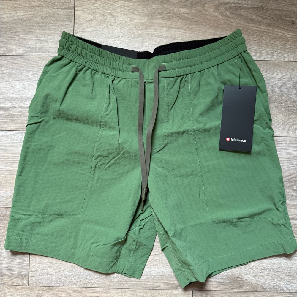 NWT Lululemon Bowline Short 8” Cedar Green Size L